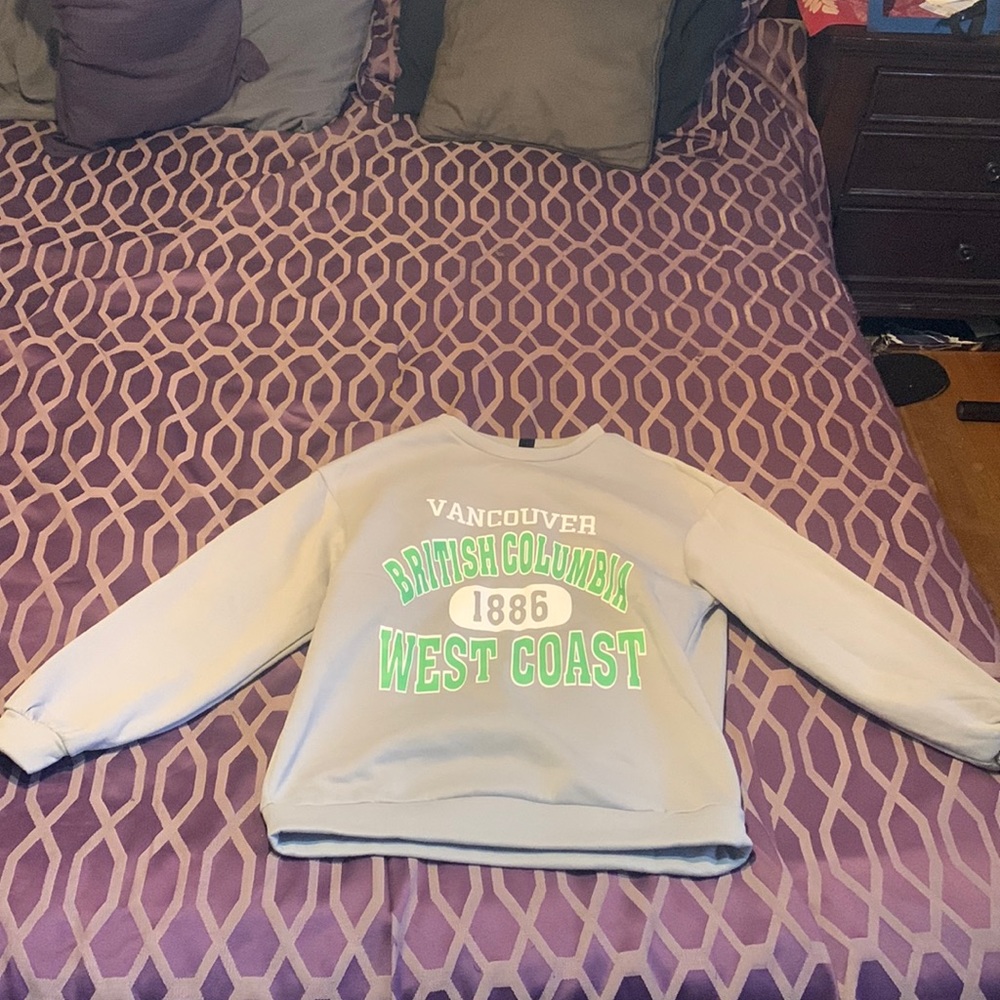 SHEIN crewneck, gray, 4 years old, never worn.
